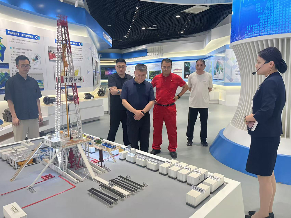 集團(tuán)黨委副書記、總經(jīng)理沈鵬帶隊到普光氣田考察交流